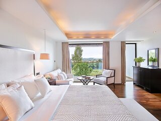 Grecotel Vouliagmeni Suites